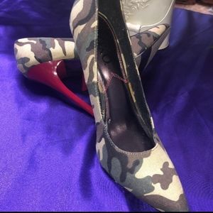 XoXo Camouflage Heels